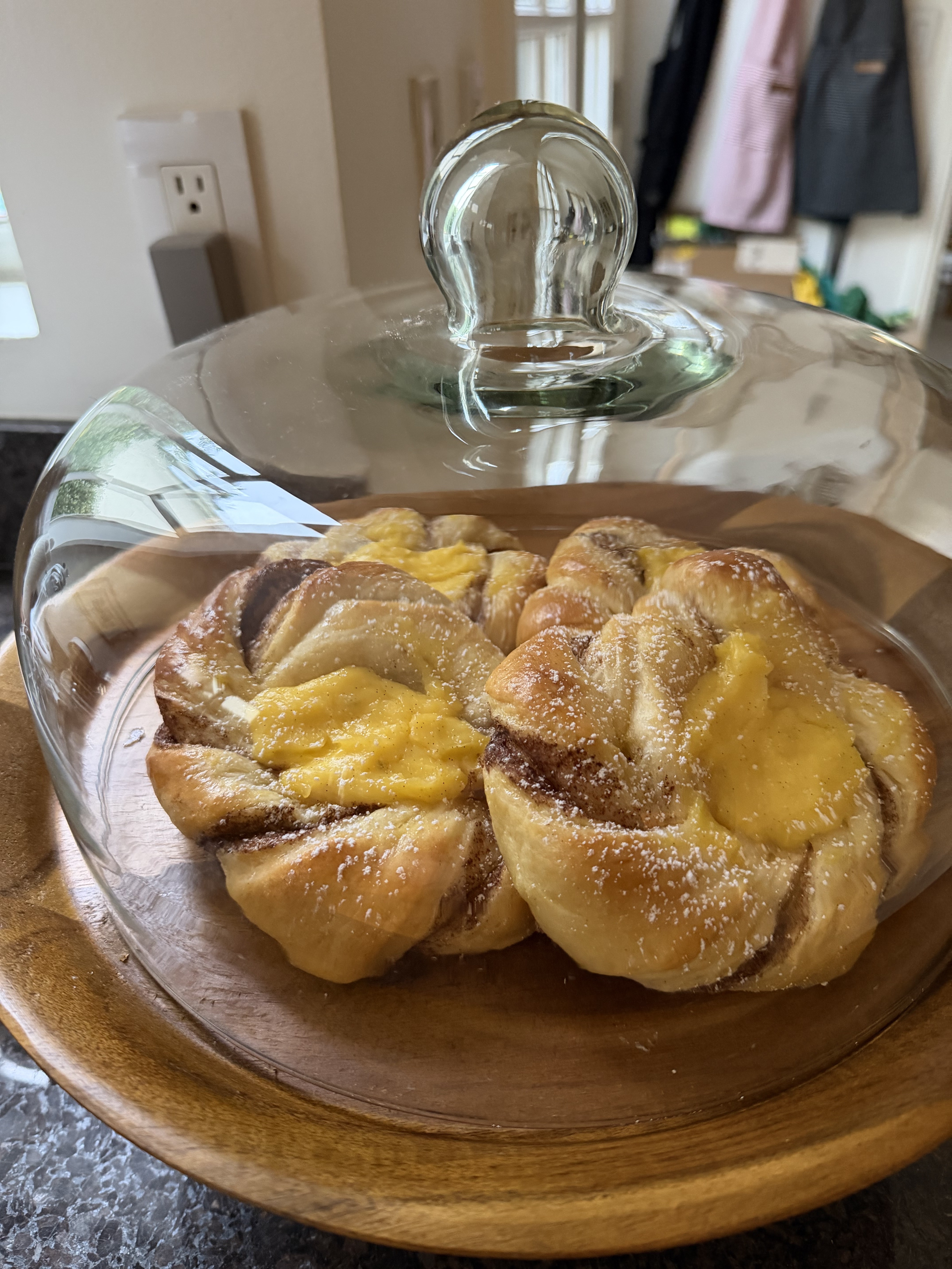 Cardamom
Buns with Vanilla Custard